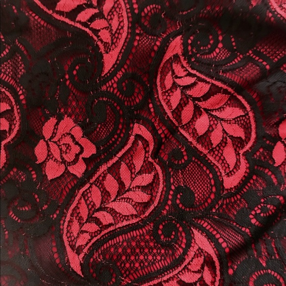 🎉HP🎉R&J Couture Lace Flare Cuff Top - Picture 5 of 8